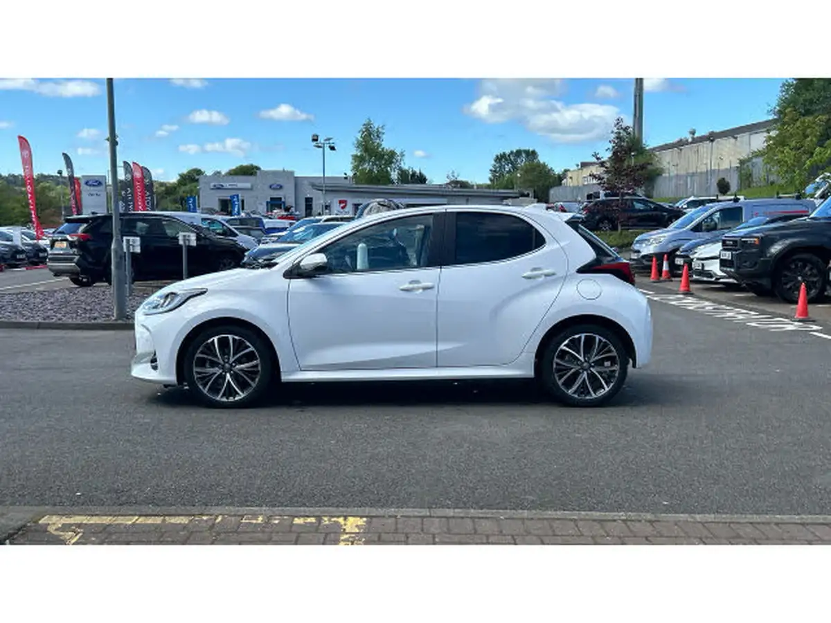 2022-toyota-yaris-15-vvt-i-excel-big-16