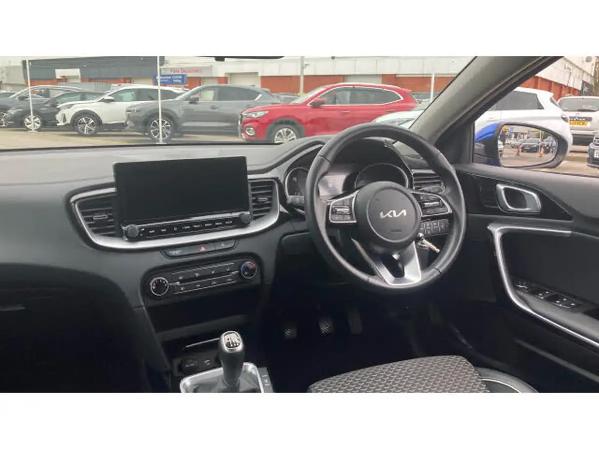 2022-kia-xceed-10-t-gdi-connect-big-9