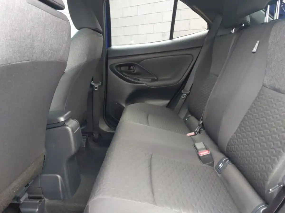 2022-toyota-yaris-15-vvt-i-design-panoramic-roof-big-5
