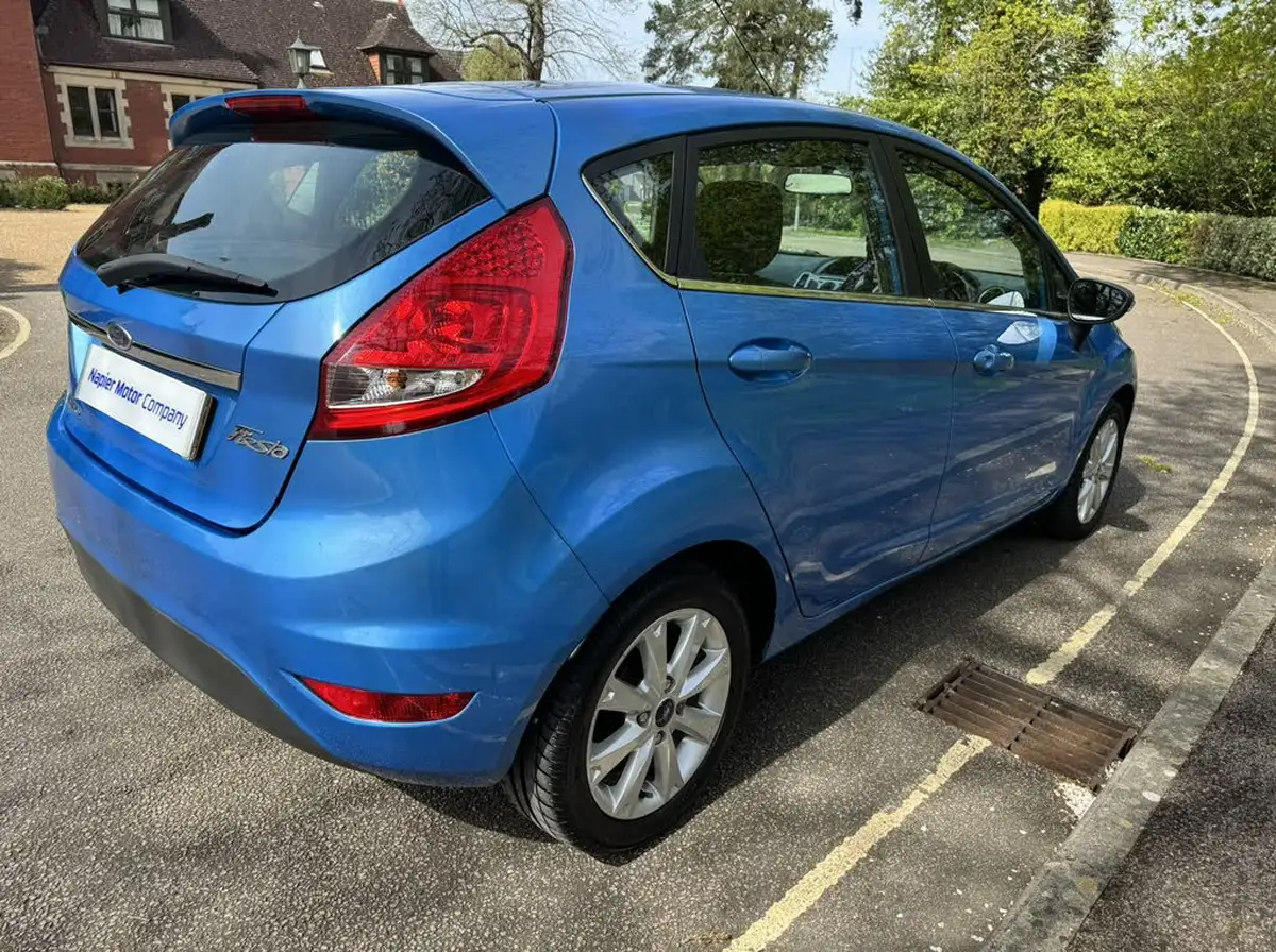 2009-ford-fiesta-125-zetec-5d-big-8