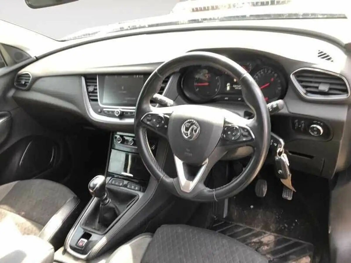 2021-vauxhall-grandland-x-12-sri-nav-big-4