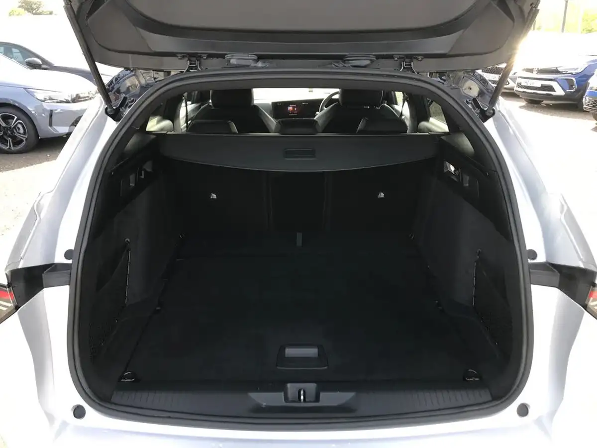 2024-vauxhall-astra-12-turbo-gs-130ps-sport-tourer-big-7