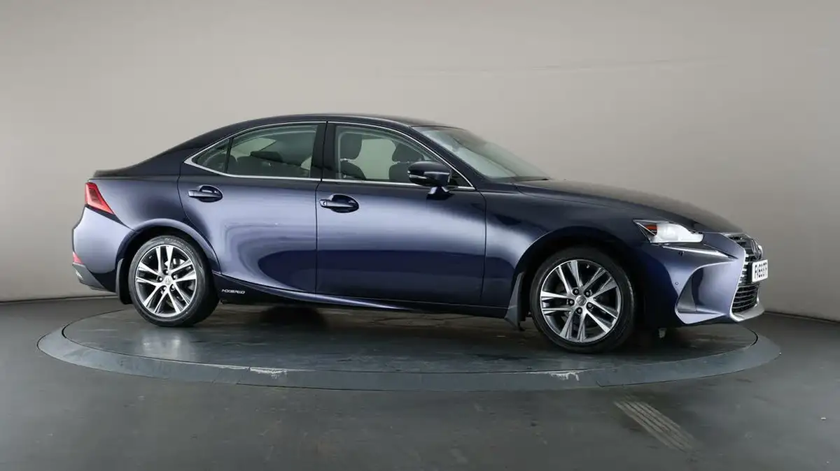 2019-lexus-is-300h-25-is-big-48