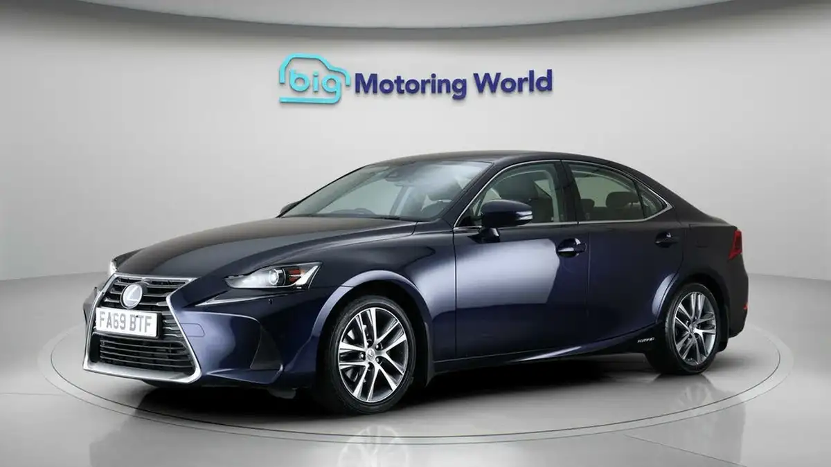 2019-lexus-is-300h-25-is-big-3