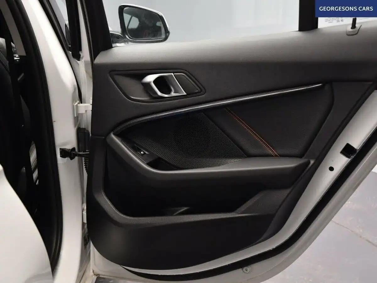 2022-bmw-1-series-15td-116d-sport-big-26