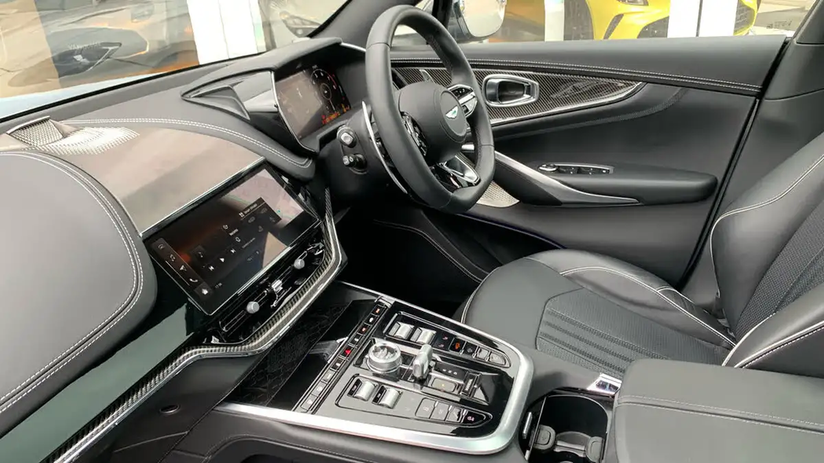 2024-aston-martin-dbx-40-v8-big-23