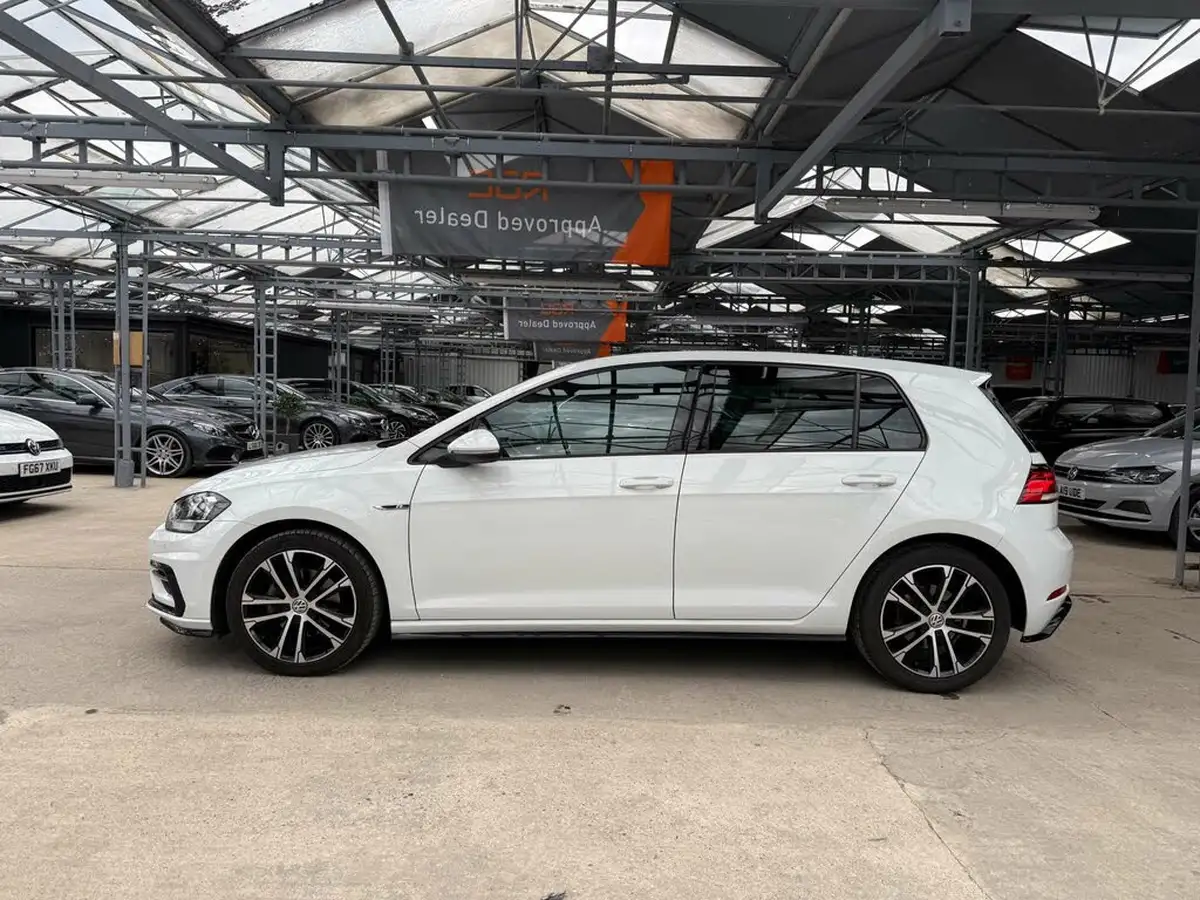 2017-volkswagen-golf-15-tsi-r-line-5d-big-11