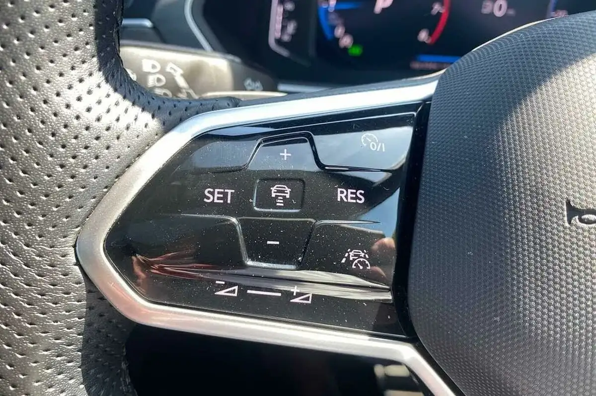 2023-volkswagen-tiguan-15-tsi-r-line-edition-big-13