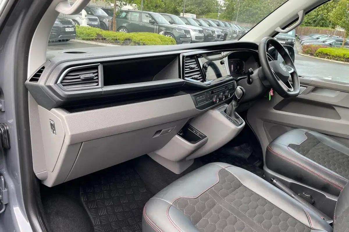 2024-volkswagen-transporter-20bitdi-t32-sportline-bmt-swb-panel-van-big-41