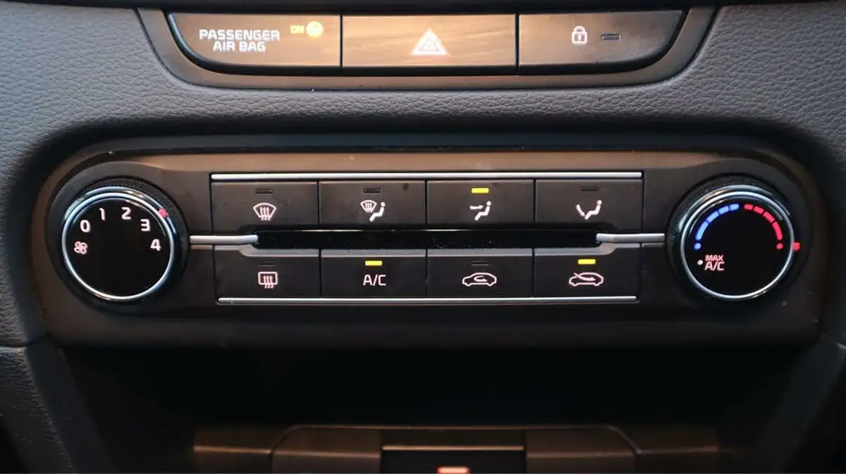 2021-kia-ceed-10-t-gdi-2-hatchback-big-10