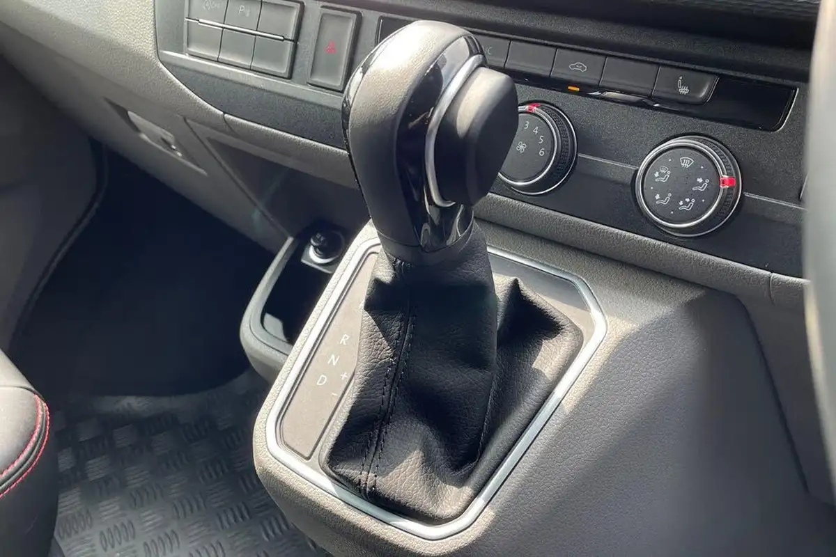 2024-volkswagen-transporter-20bitdi-t32-sportline-bmt-swb-panel-van-big-17