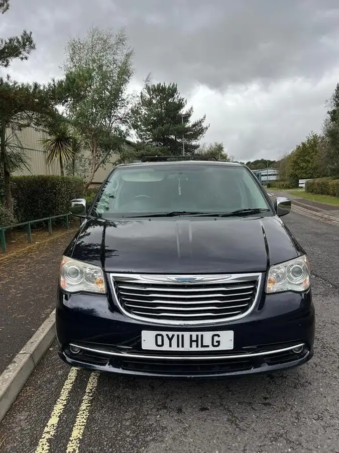 2011-chrysler-grand-voyager-28td-limited-2777cc-big-9