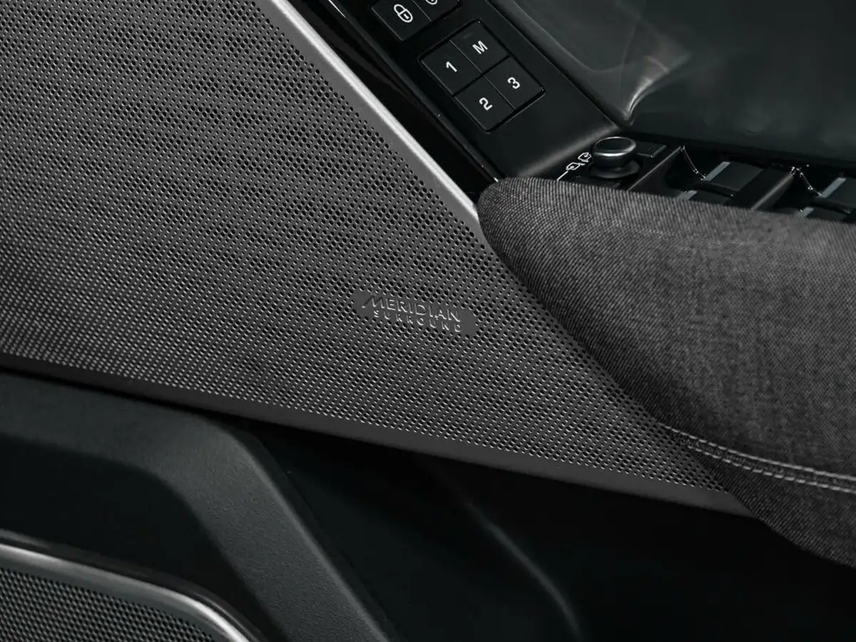 2017-land-rover-range-rover-velar-30-d300-r-dynamic-hse-big-15