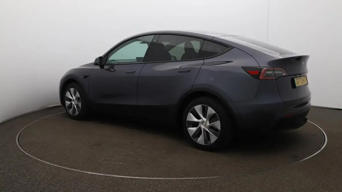 2023-tesla-model-y-e-rwd-big-33