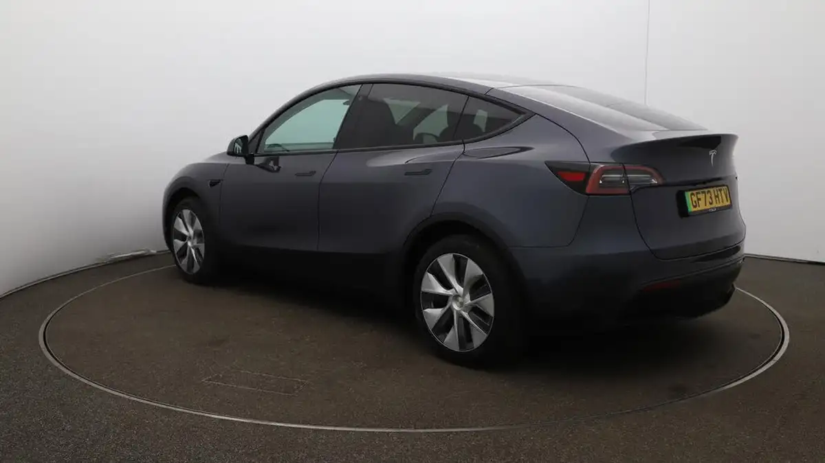 2023-tesla-model-y-e-rwd-big-61