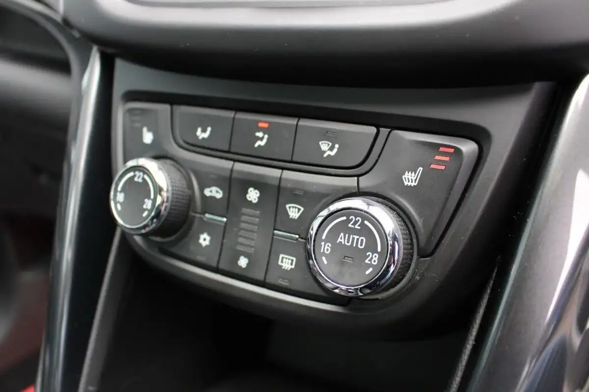 2015-vauxhall-zafira-tourer-16cdti-elite-big-11