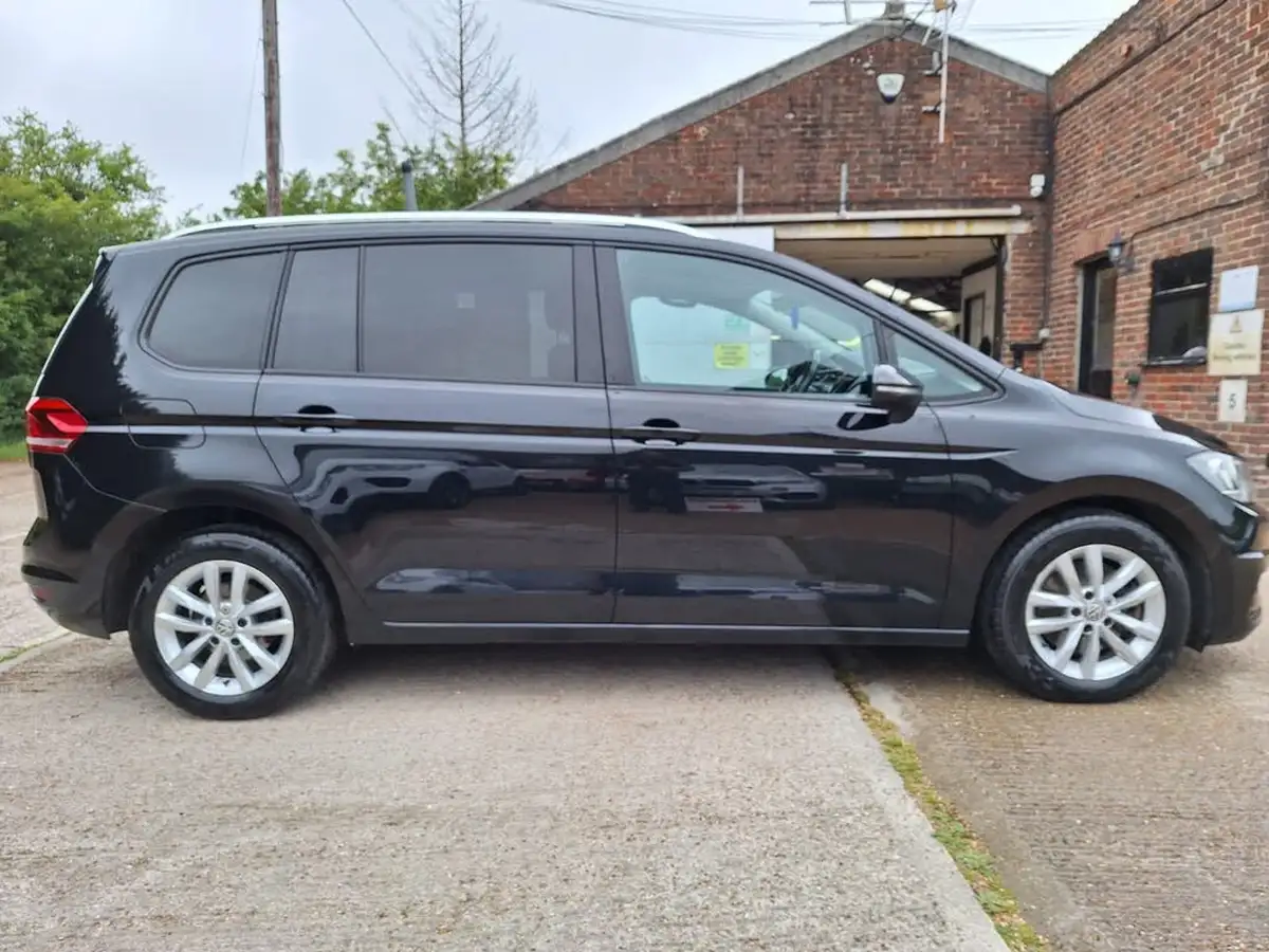 2018-volkswagen-touran-16tdi-se-family-big-4