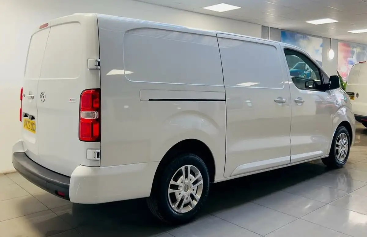 2022-vauxhall-vivaro-15td-2900-l2h1-sportive-big-11