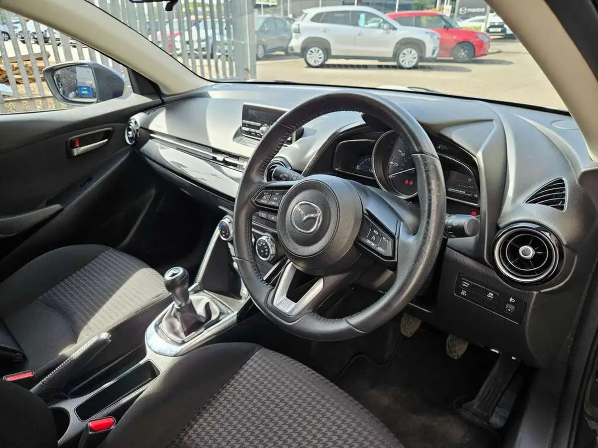 2019-mazda-mazda2-15-se-l-big-10