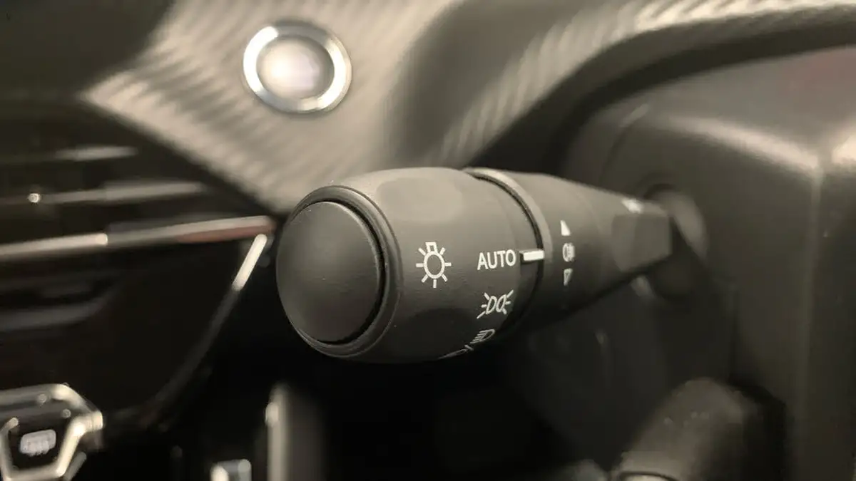 2024-peugeot-208-e-e-style-big-26