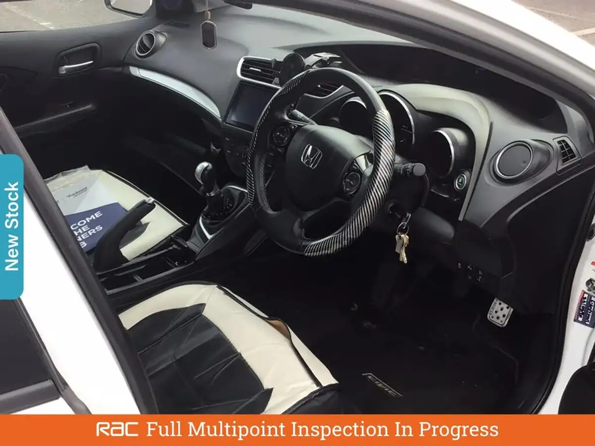 2016-honda-civic-16-i-dtec-se-plus-honda-connect-with-navi-hatchback-big-2