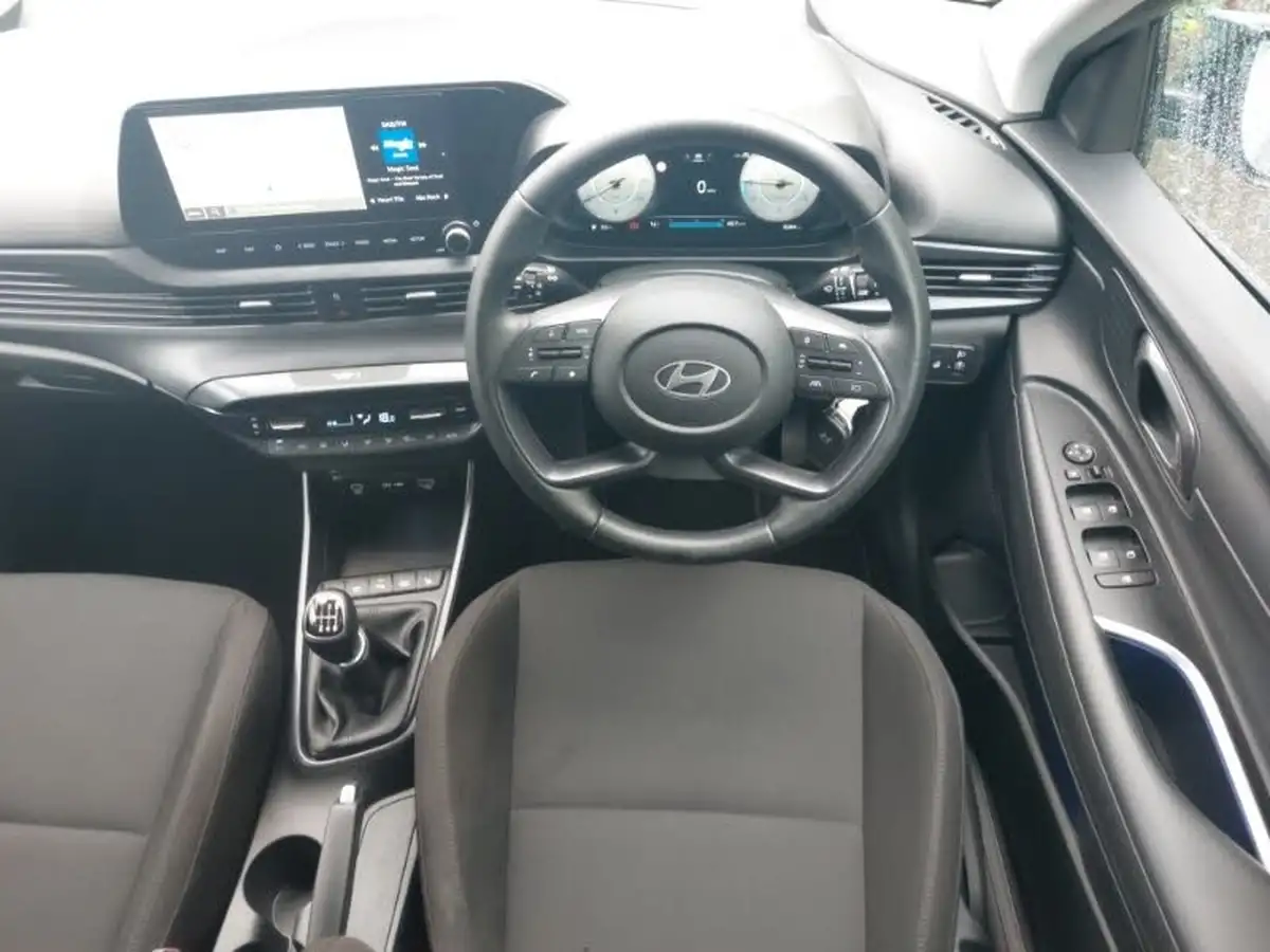 2023-hyundai-i20-10-t-gdi-premium-two-tone-roof-big-6