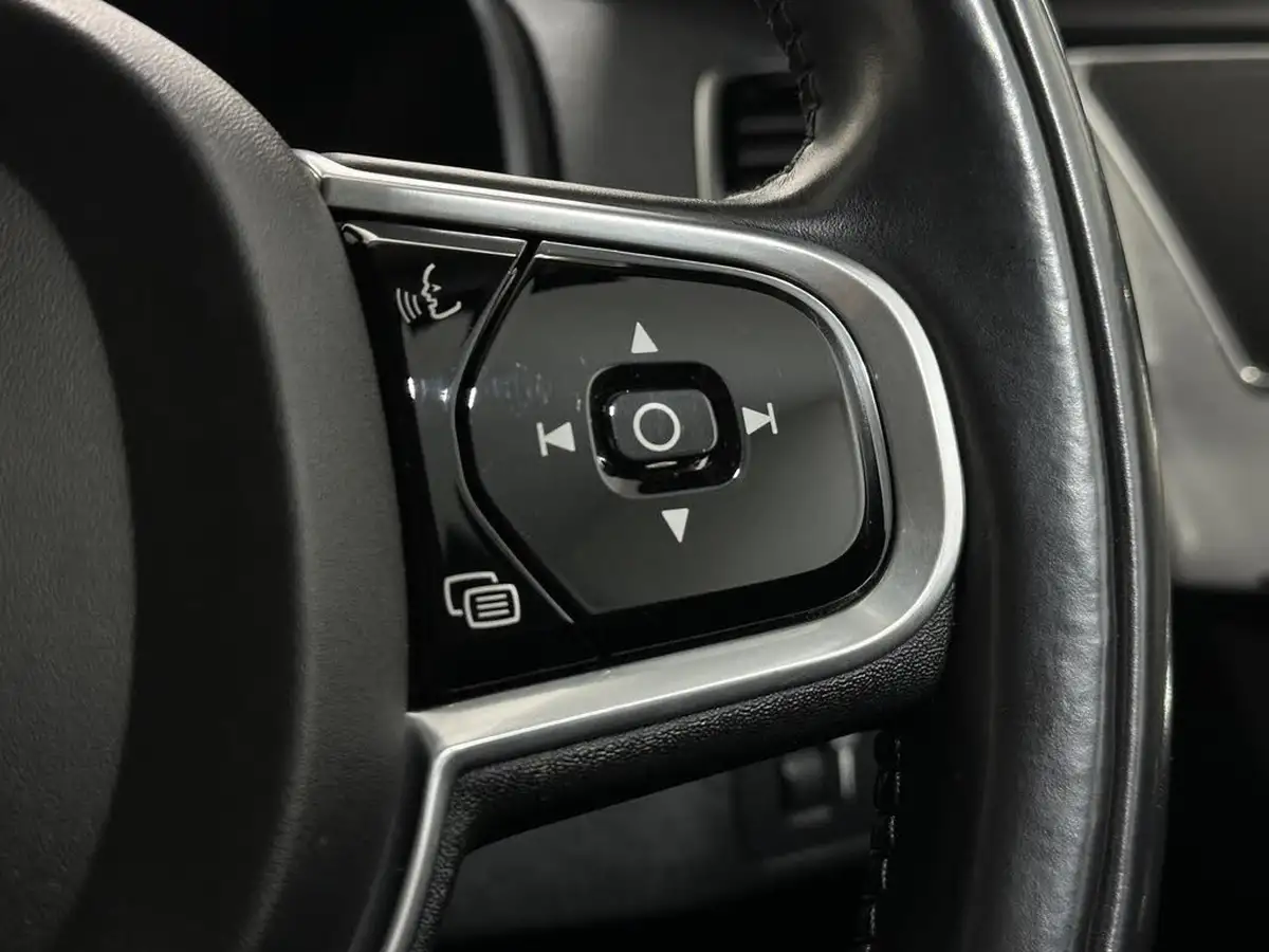 2015-volvo-xc90-20td-momentum-big-13