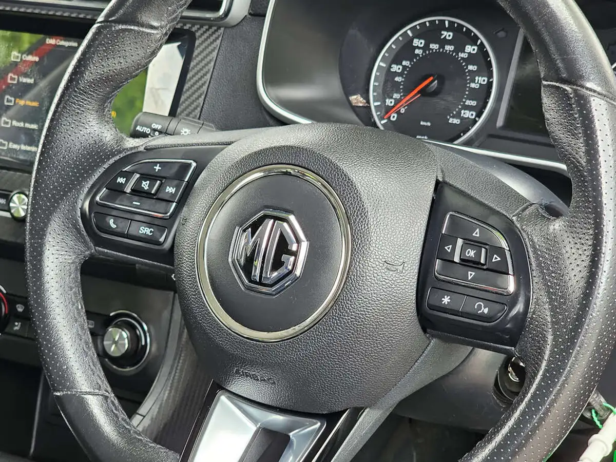 2018-mg-zs-suv-15-vti-tech-exclusive-big-16
