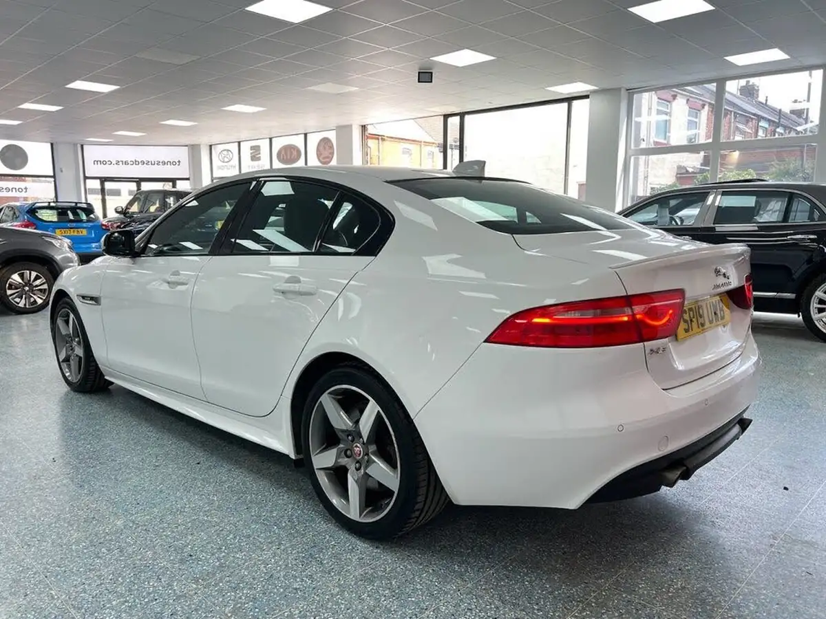 2019-jaguar-xe-20i-r-sport-200ps-big-12