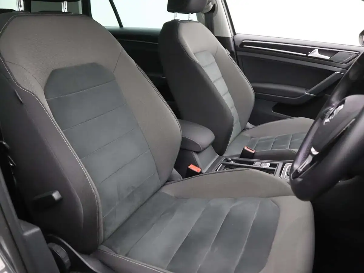 2018-volkswagen-golf-15-tsi-gt-150ps-hatchback-5d-dsg-big-10