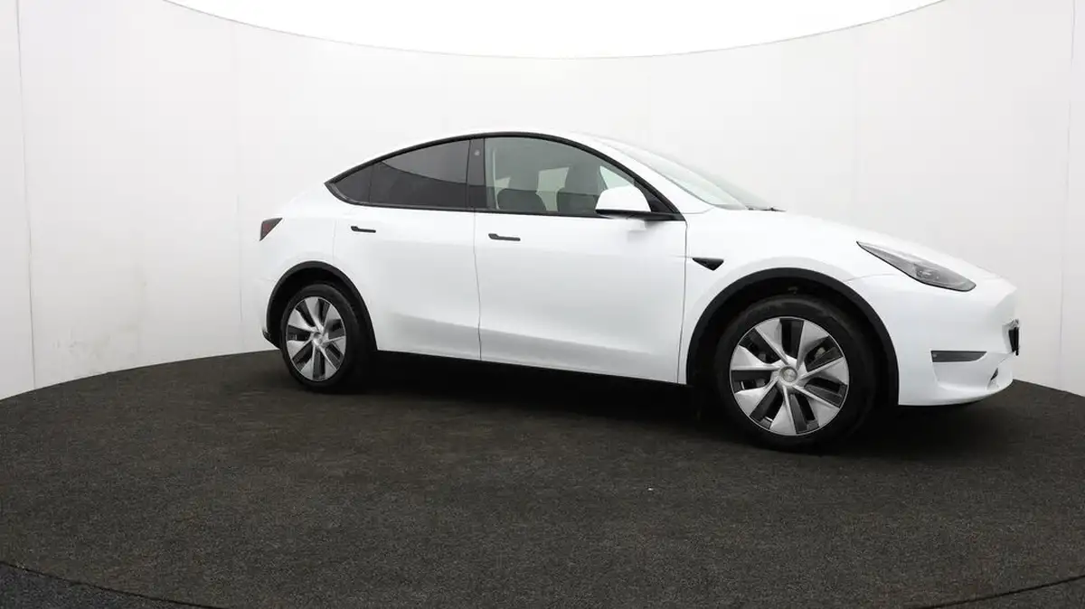 2024-tesla-model-y-e-long-range-306bhp-awd-big-40