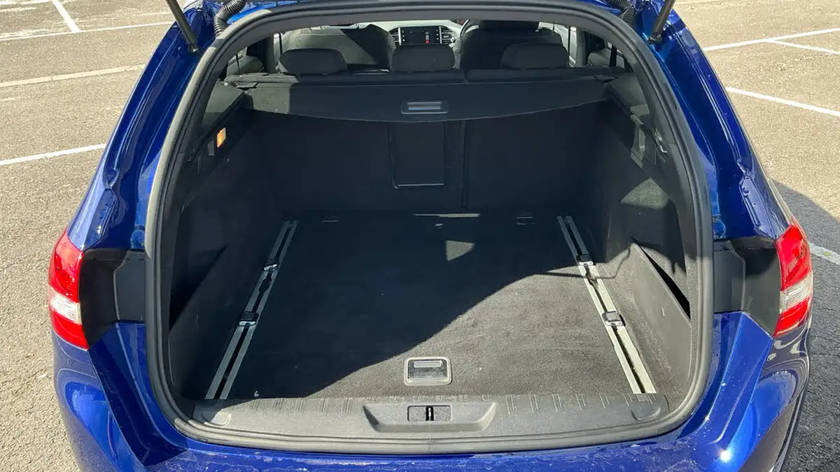 2020-peugeot-308-sw-12-puretech-gt-line-big-18
