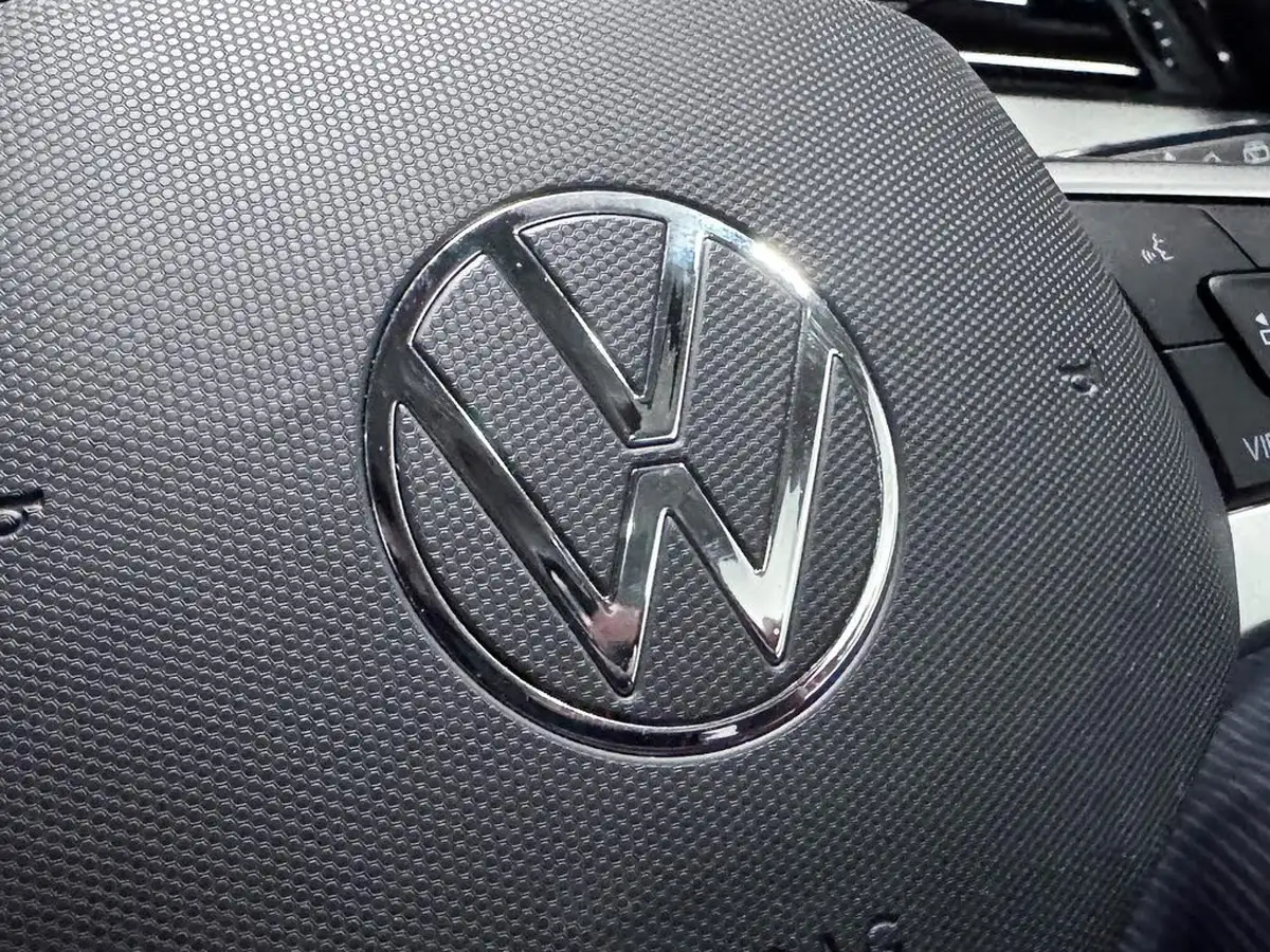 2021-volkswagen-passat-14-tsi-gte-estate-5d-big-32