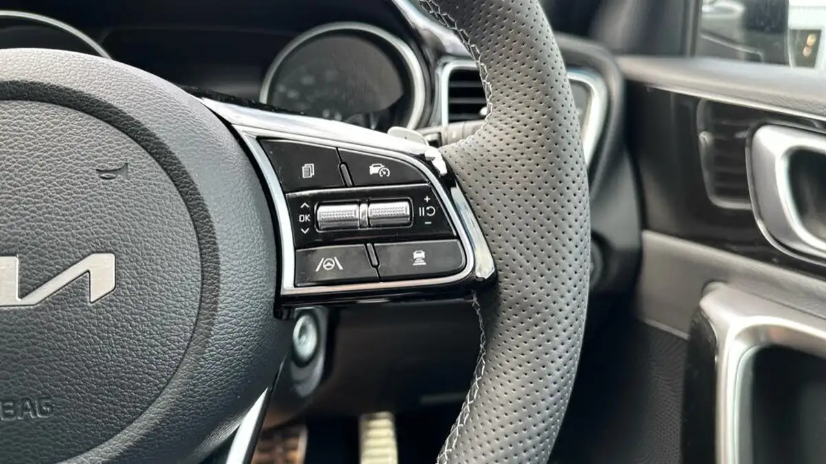 2025-kia-ceed-15-t-gdi-gt-line-dct-big-13
