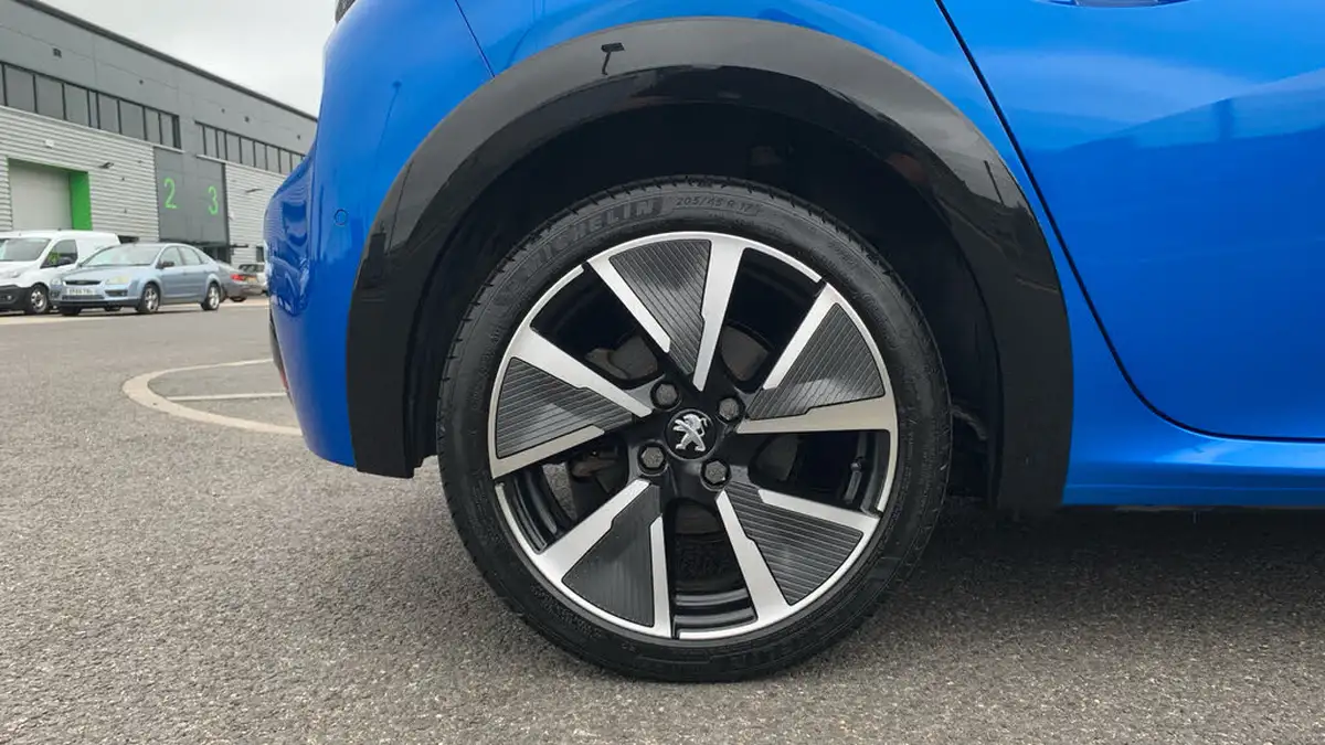 2022-peugeot-208-e-gt-136bhp-50kwh-big-15