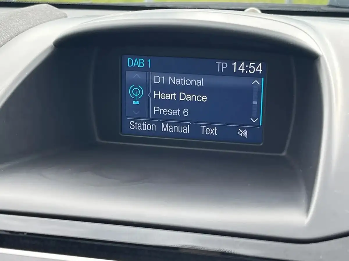 2017-ford-fiesta-10t-titanium-100ps-ecoboost-ss-5d-big-10
