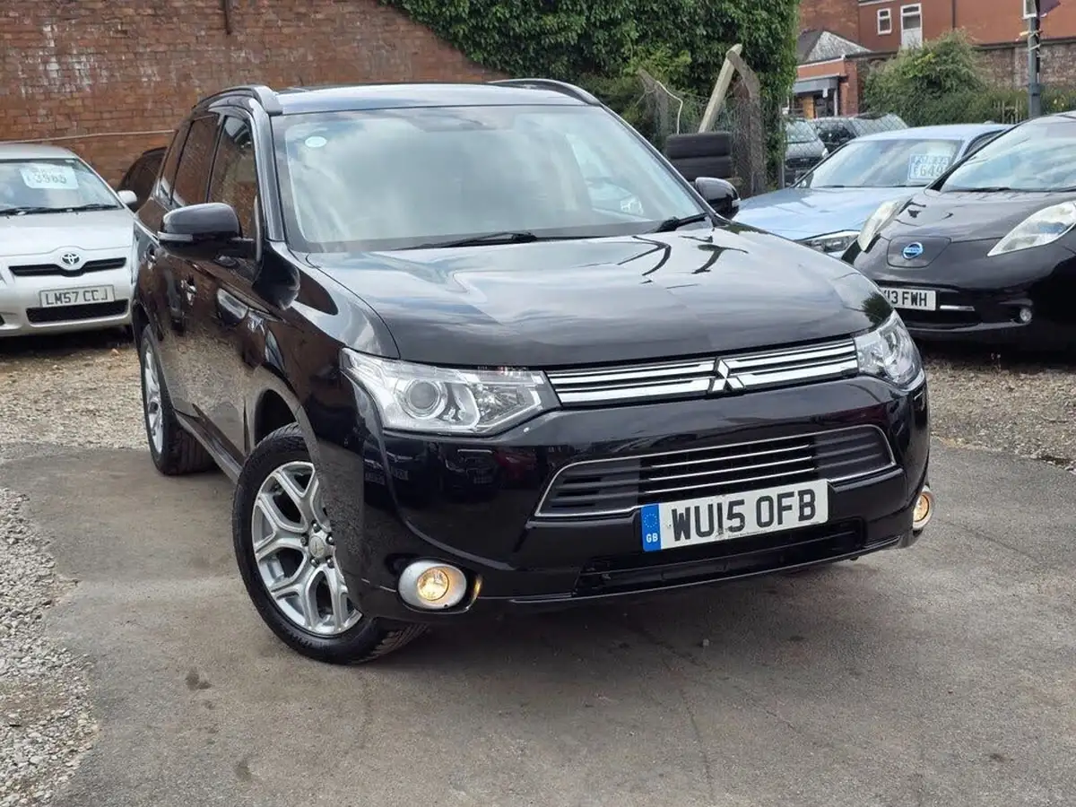 2015-mitsubishi-outlander-20-gx4h-phev-big-0