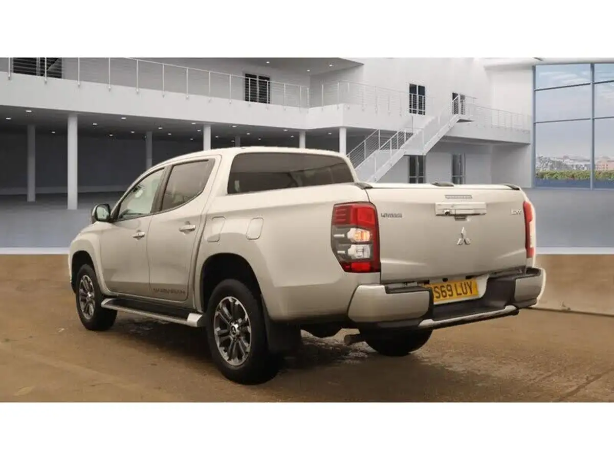 2019-mitsubishi-l200-22di-d-barbarian-big-3