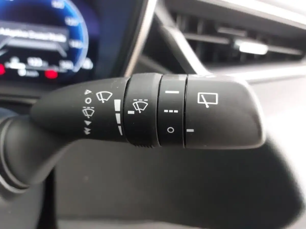 2023-toyota-corolla-18-vvt-i-icon-138bhp-touring-sports-5d-big-18