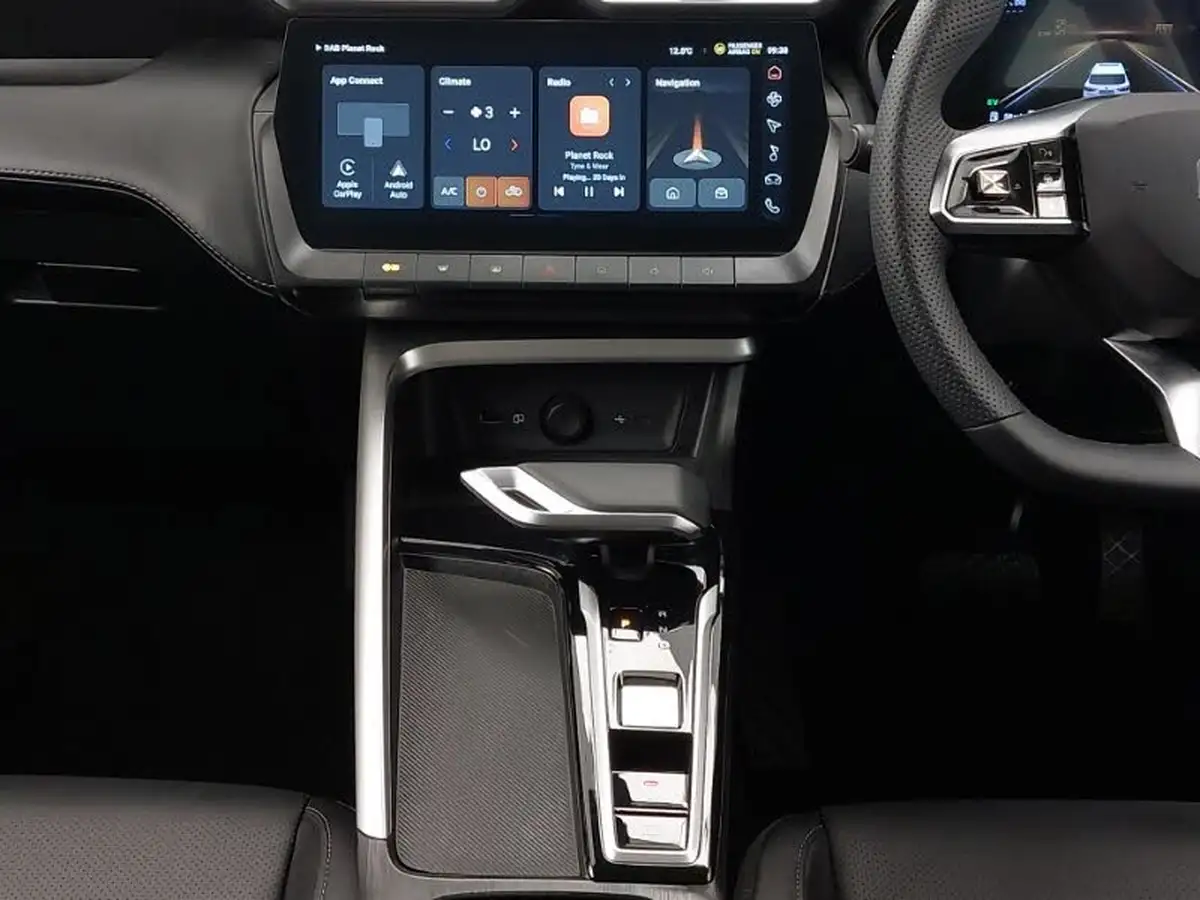 2025-mg-zs-suv-15-trophy-big-9