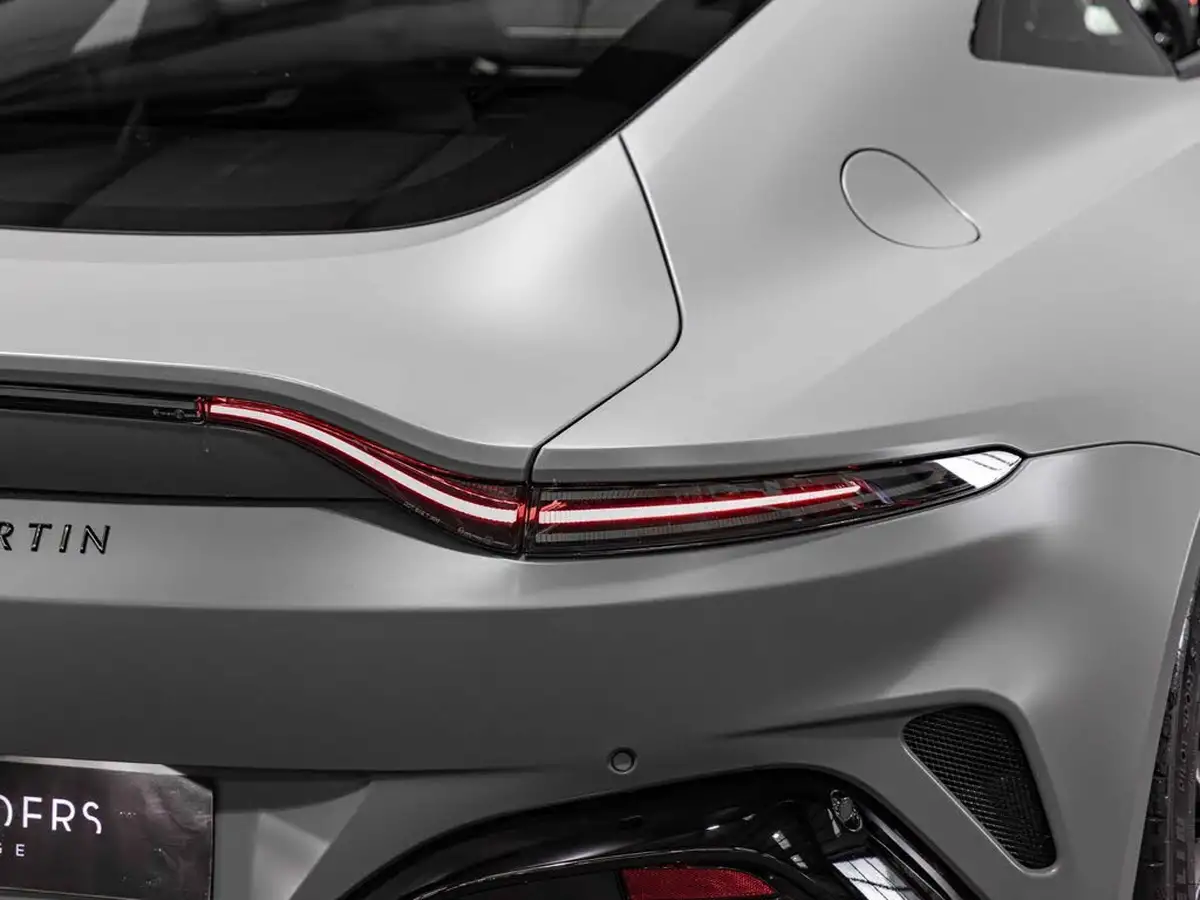 2024-aston-martin-vantage-big-20