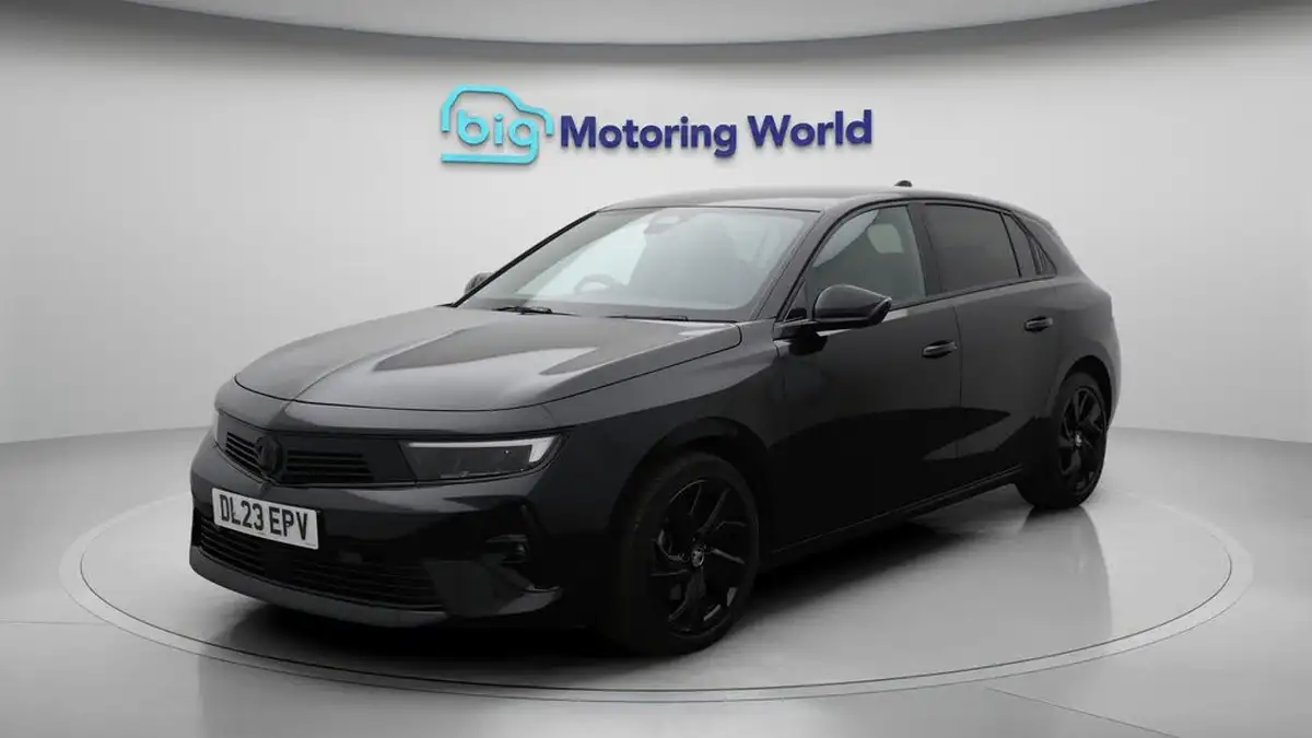 2023-vauxhall-astra-12-turbo-gs-hatchback-auto-big-3