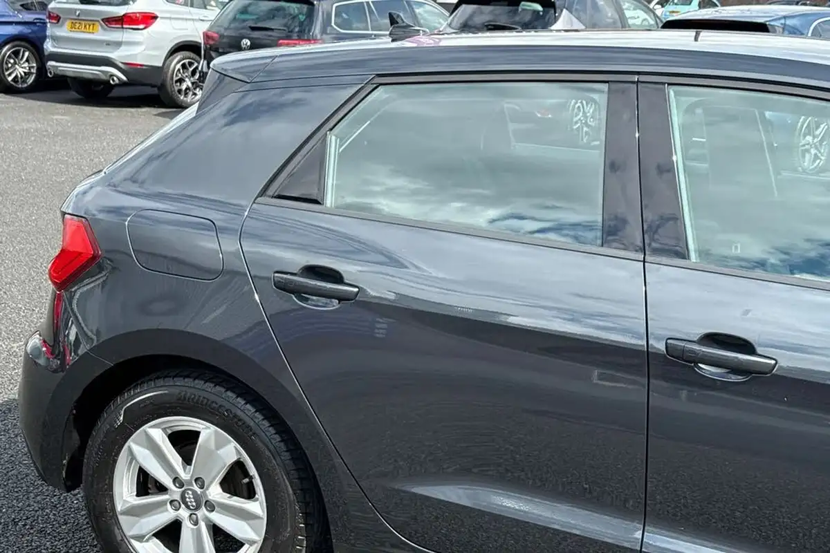 2019-audi-a1-10-30-tfsi-technik-big-26