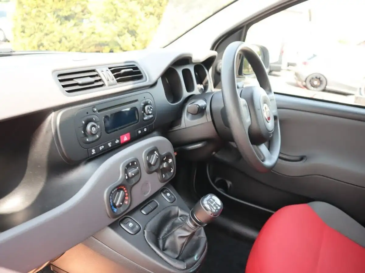 2013-fiat-panda-12-pop-big-25