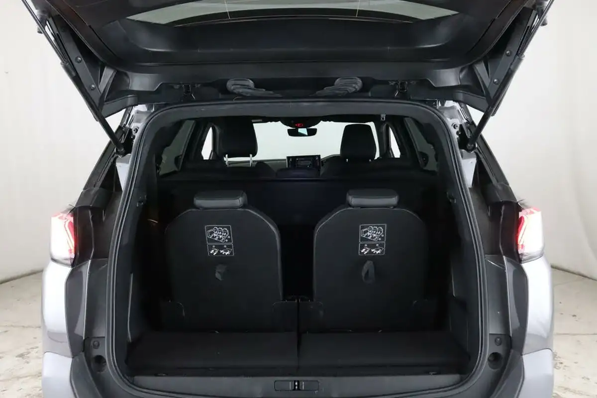 2022-peugeot-5008-suv-12-puretech-gt-eat8-big-11