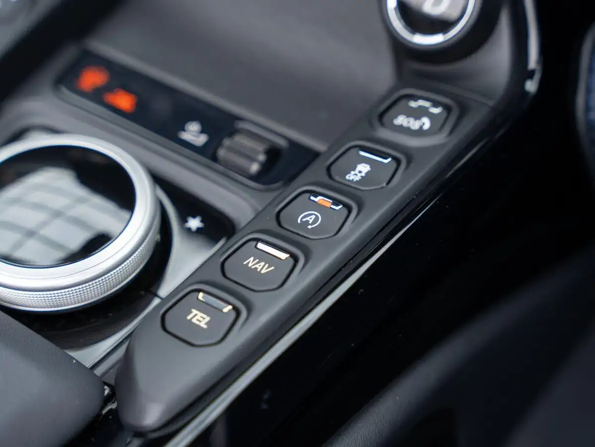 2022-aston-martin-vantage-40-v8-vantage-roadster-auto-big-23