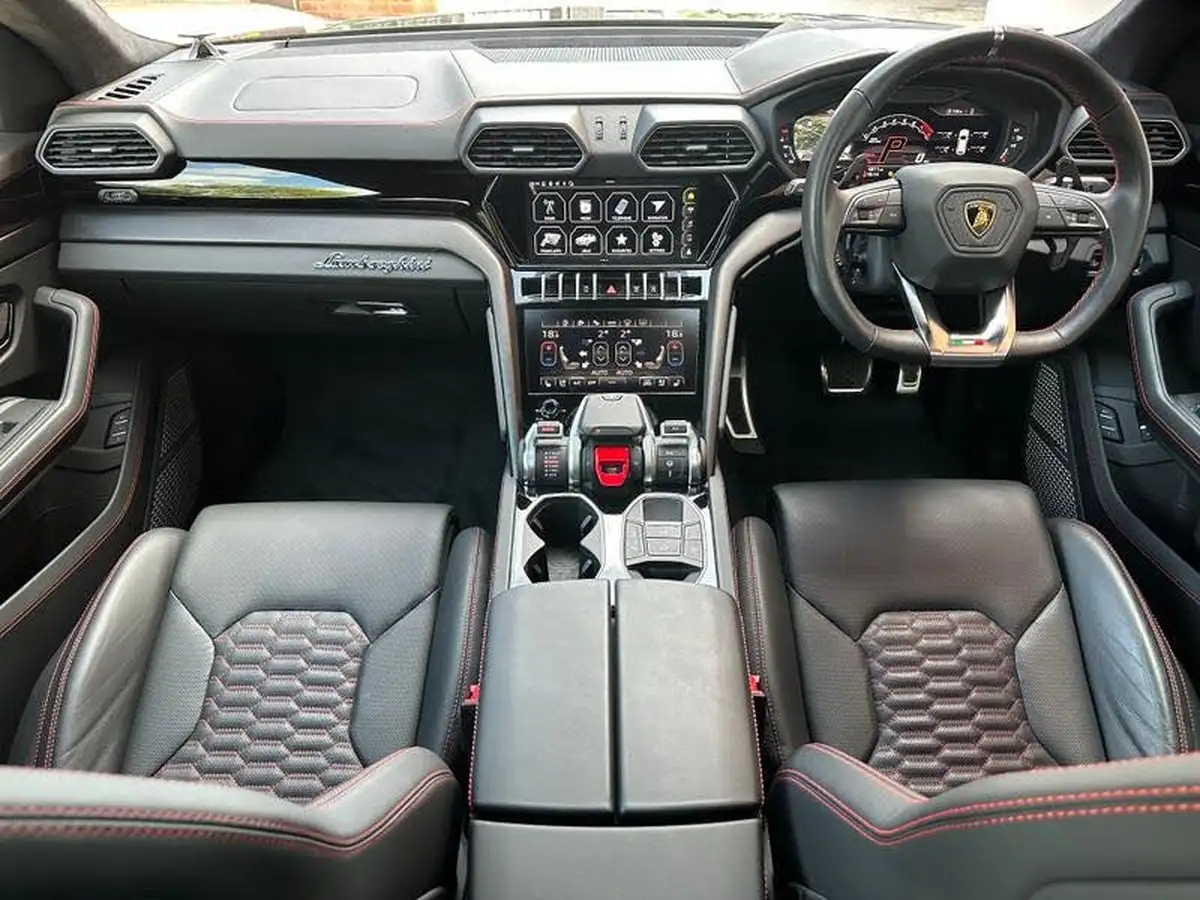 2022-lamborghini-urus-40-no-trim-big-11