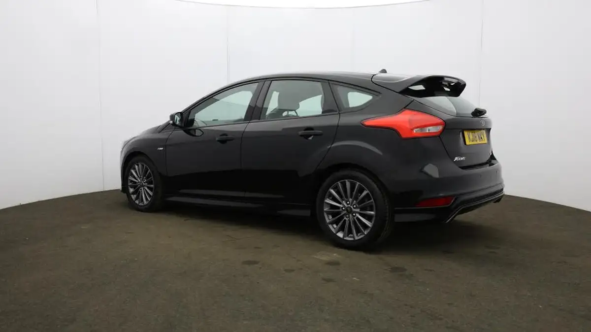 2018-ford-focus-10t-st-line-140ps-hatchback-big-67