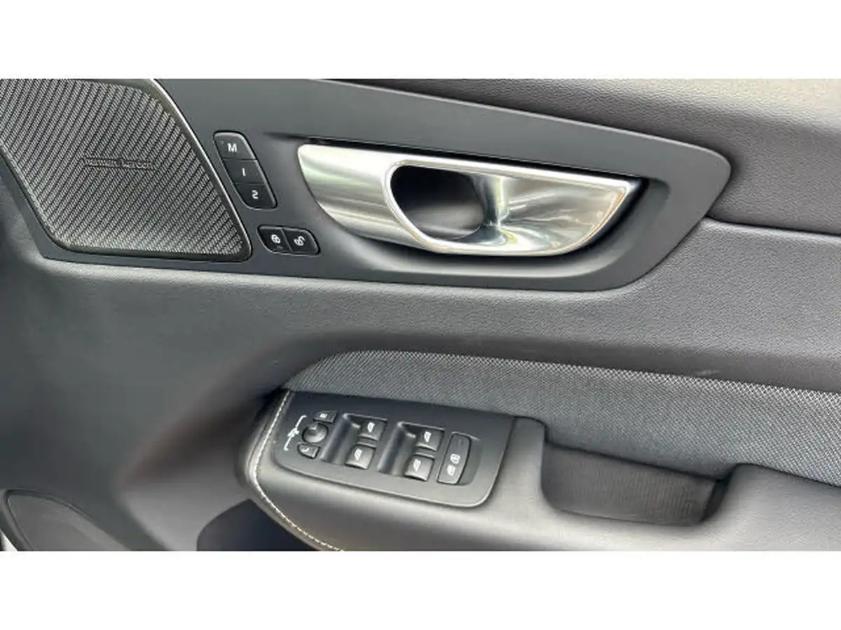 2023-volvo-xc60-20-b5-plus-big-14