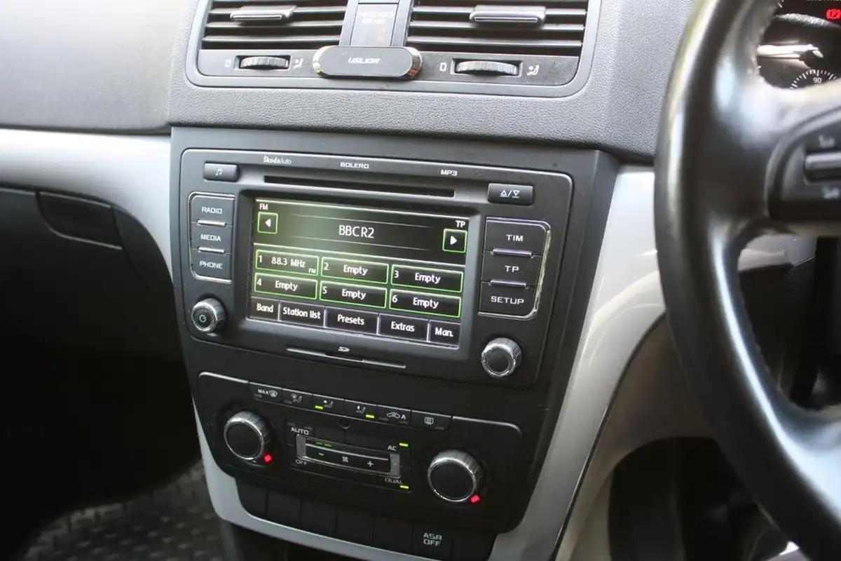2012-skoda-yeti-20td-se-112ps-big-17